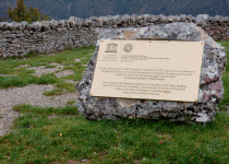 plaque UNESCO - belvédère de la Baume Auriol